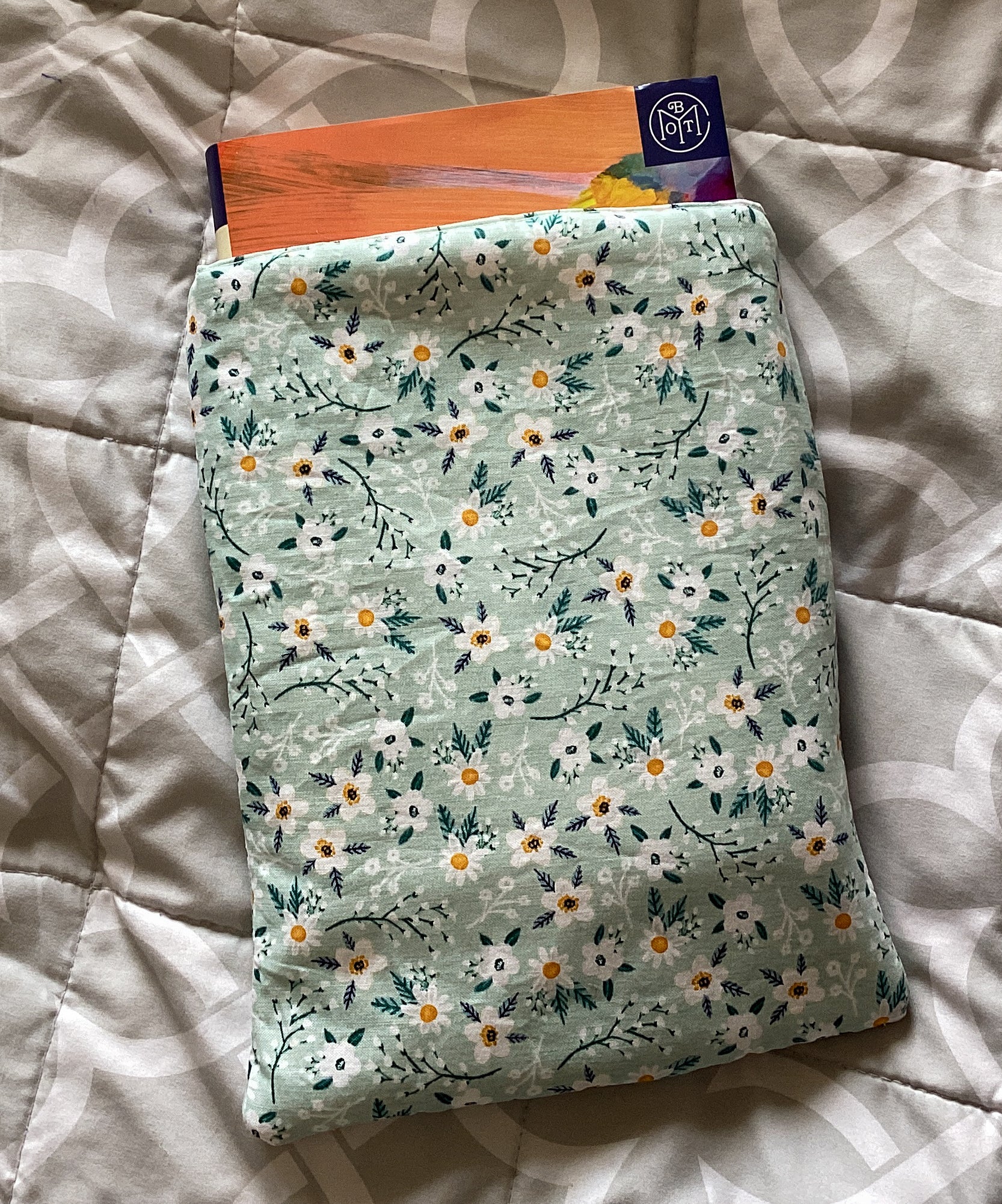 Little Daises Book/E-Reader Sleeve